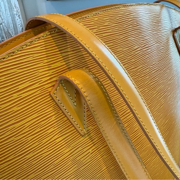 Louis Vuitton Epi St Jacques GM - Picture 7 of 17